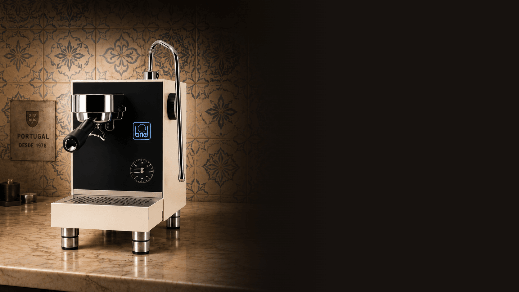 Máquina de café Briel com jarra de café de filtro integrada, com engenharia própria